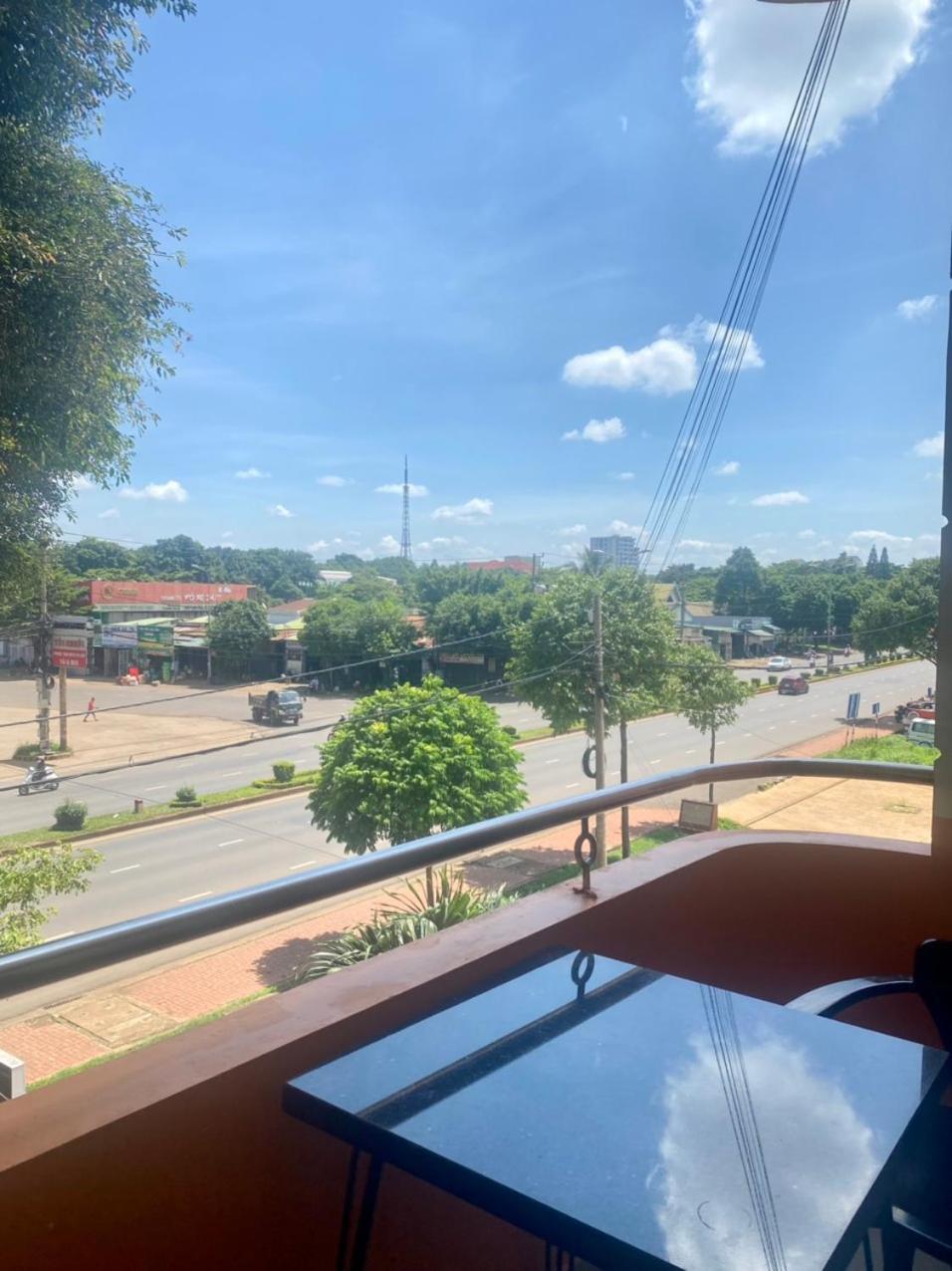Khach San Ban Me Xanh Hotel Buon Ma Thuot Exterior photo